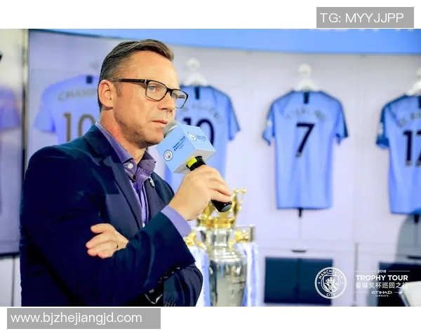 足球球星扑克收藏热潮引发球迷竞技与文化交流新风尚